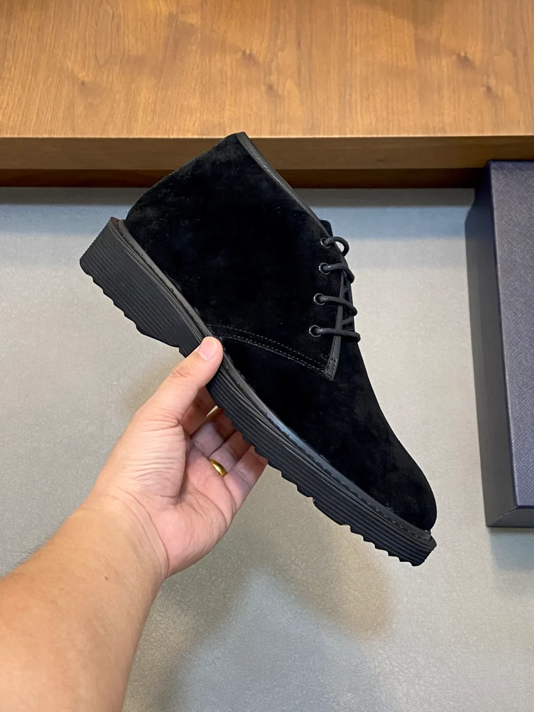 Men's shoes 💰840 Prada/Prada lace-up high-top wool sneakers, top-notch goods, show version, leading counter trial style, Nappa cowhide material, light and breathable, soft and comfortable, unique sports style, genuine leather tongue, full of brand style, lightweight embossed rubber sole, light and about 4CM higher, genuine leather feet, full wool on the inside, great foot feel, with original packaging Size: 39-40-41-42-43-44 (38, 45, 46 customized) leather shoe size
